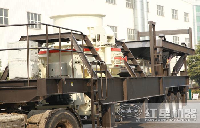 沖擊式移動(dòng)破碎機(jī)，物料堆積密度大，產(chǎn)量高